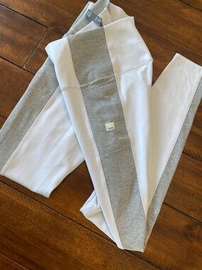 Vuori Gray & White Colorblock Active Leggings